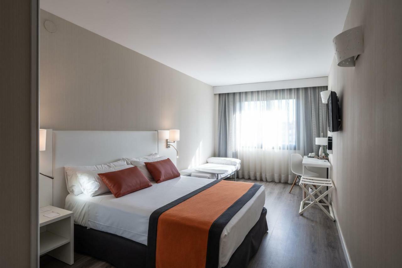 Triple Room (2 Adults + 1 Child),817870877:JPEG